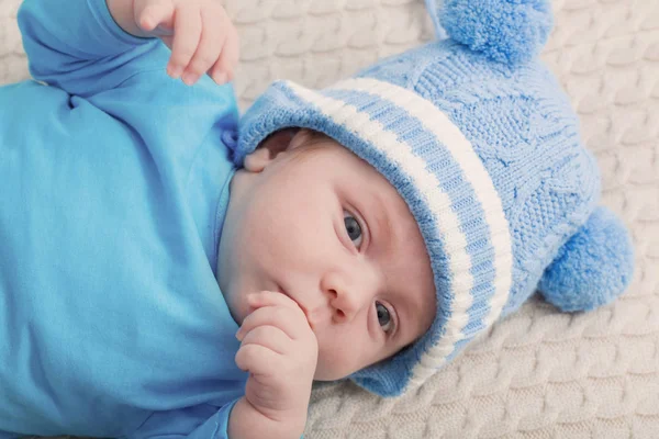 Bebé 2 meses en la cama — Foto de Stock