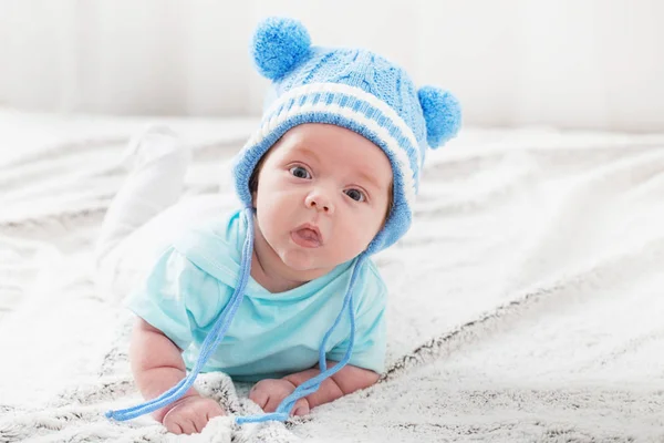 Bebê 2 meses na cama — Fotografia de Stock