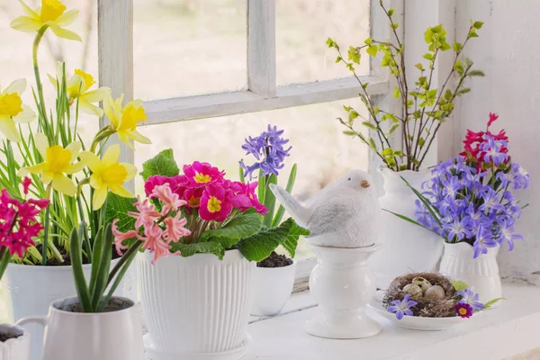Easter decoration on windowsill — Stock Photo, Image
