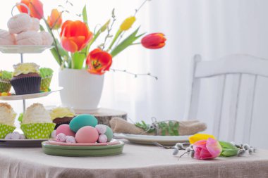 Paskalya tablo laleler ve süslemeleri ile