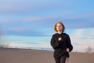 Kız çalışan devreye girer