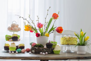 Paskalya tablo laleler ve süslemeleri ile