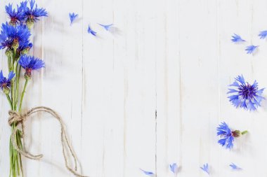 Beyaz ahşap zemin üzerine Peygamber