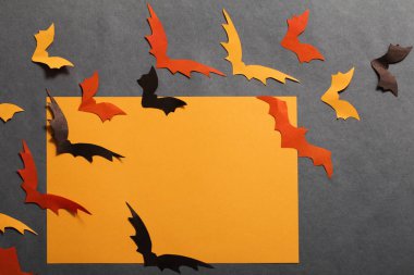kağıt arka plan üzerinde kağıt yarasalar