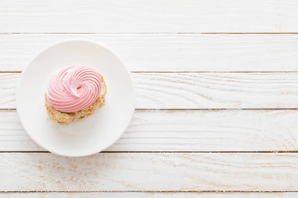 Cakes on  white wooden background — Stock Photo, Image