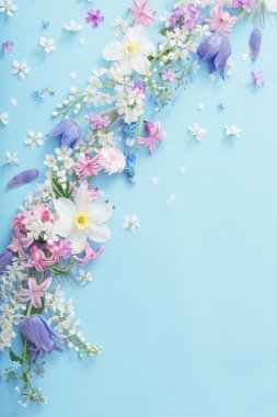 Kağıt arka plan bahar çiçekleri