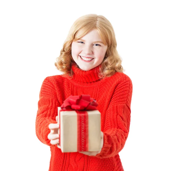 Teenager-Mädchen mit Geschenk in Schachtel auf weißem Hintergrund — Stockfoto