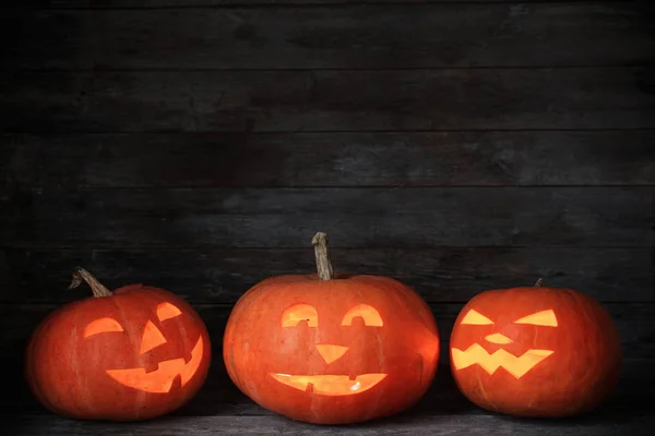 Zucca di Halloween su vecchio sfondo di legno — Foto Stock