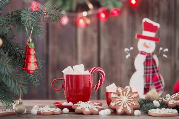 부엌에서 나무 테이블에 크리스마스 쿠키 — 스톡 사진