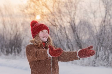 wnter güzel genç kız açık