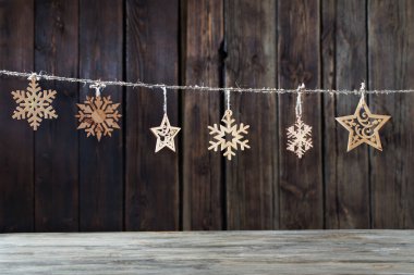 koyu arka plan üzerinde ahşap Noel docorations