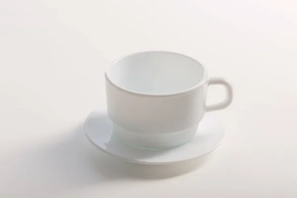 Taza blanca sobre fondo blanco blanco — Foto de Stock