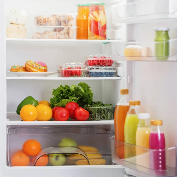 Refrigerador Con Diferentes Alimentos Saludables — Foto de Stock