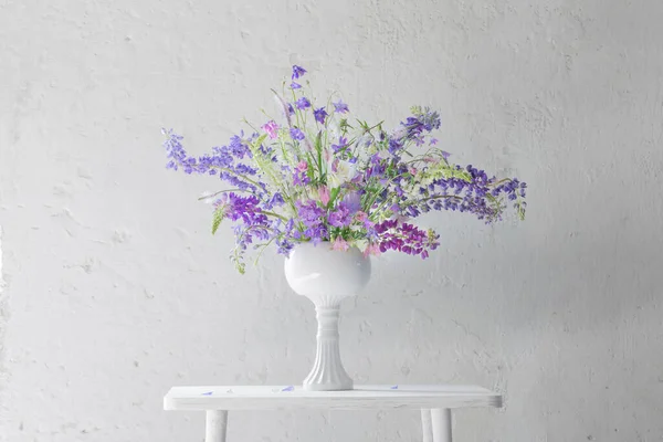 Ramo Verano Colores Azul Violeta Sobre Fondo Blanco —  Fotos de Stock