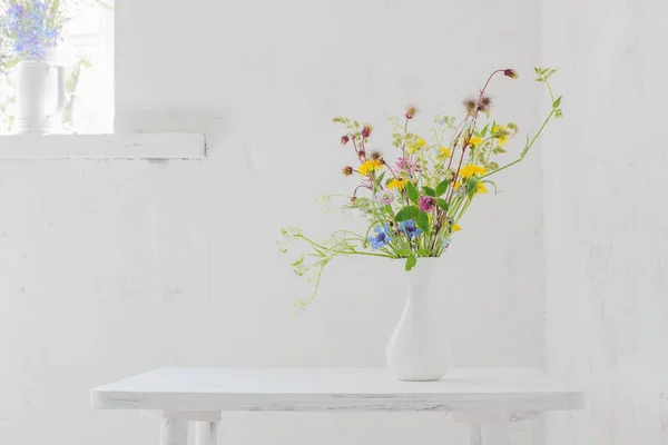 Flowers White Vase White Vintage Interior — Stock Photo, Image
