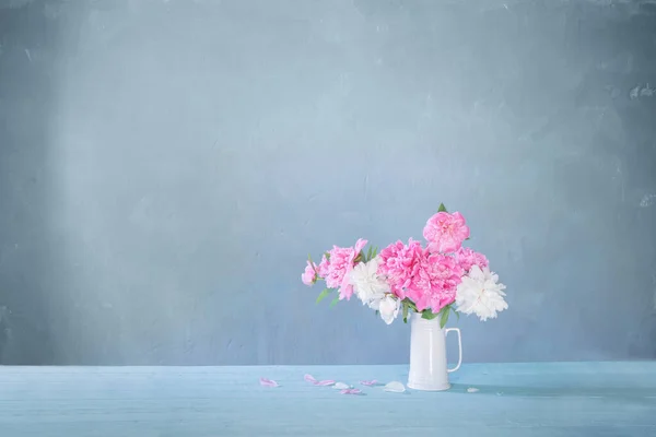 분홍빛과 꽃들이 옹기종기 — 스톡 사진