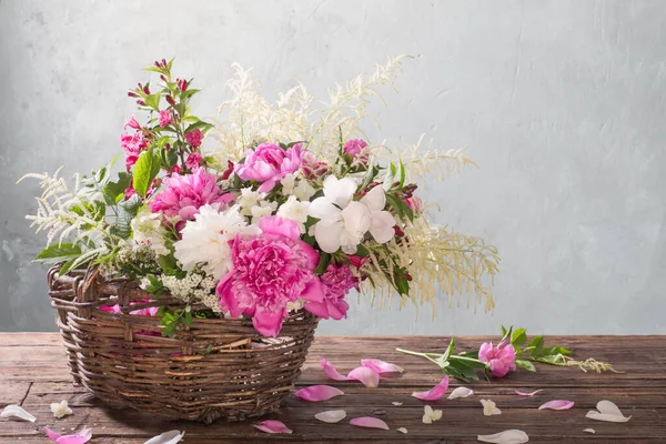 Flowers Basket Old Wooden Table — Stock Photo, Image