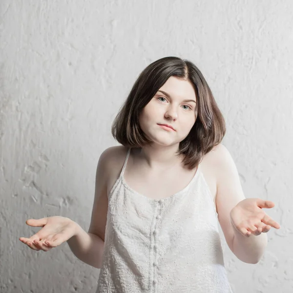 Adolescente Ragazza Sfondo Muro Bianco — Foto Stock