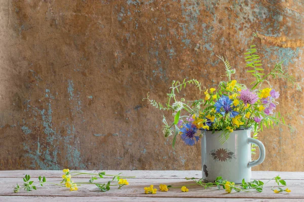 Nyár Virágok Régi Csésze Háttér — Stock Fotó
