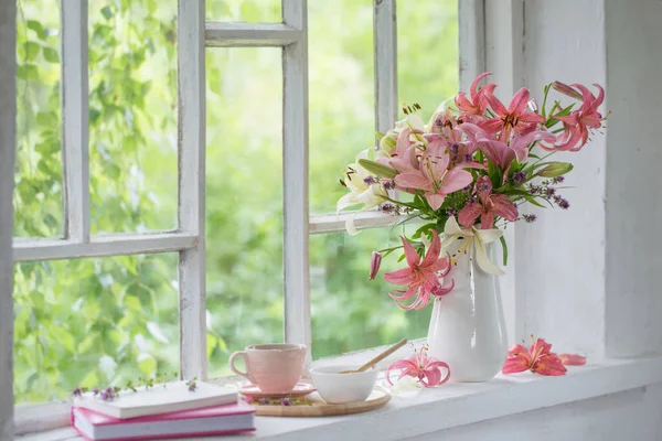 Xícara Chá Flores Verão Windowsiil Vintage — Fotografia de Stock