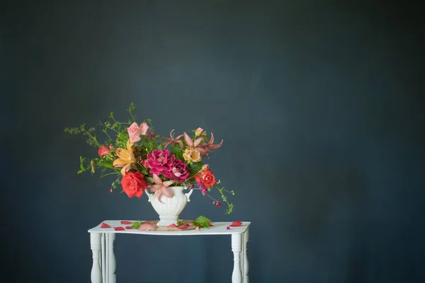 Bouquet Summer Flowers Vase Vintage White Wooden Shelf Dark Background — Stock Photo, Image