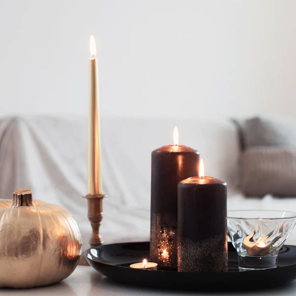 Decoração Casa Com Abóbora Dourada Velas Chamas — Fotografia de Stock