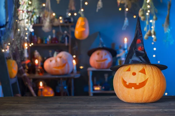 Halloween Pumpor Gamla Träbord Bakgrund Halloween Dekorationer — Stockfoto