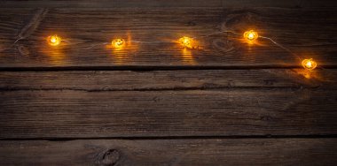 Elektrik çelenkleriyle Cadılar Bayramı