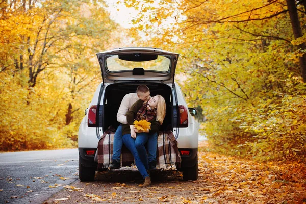 Young Couple Sitting Trunk Car Road Autumn — Stock Photo, Image