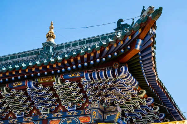 Veelkleurige Pannendak Van Oude Mongoolse Boeddhistische Tempel — Stockfoto
