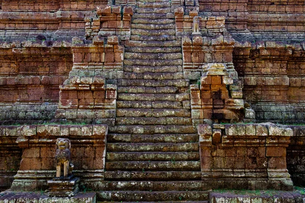 캄보디아의 앙코르 사원의 계단입니다 추상적인 스톡 사진