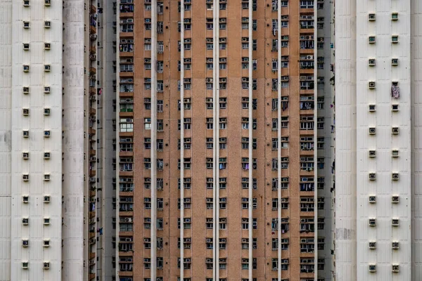 Коричнево Сірі All Багатоповерховий Багатоквартирного Будинку Багатьма Вікна Балкони Анотація Стокове Зображення