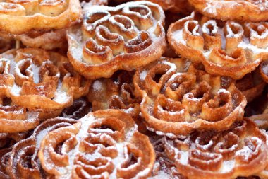 Toz şekerli geleneksel türk yağı pişmiş tatlı kurabiye