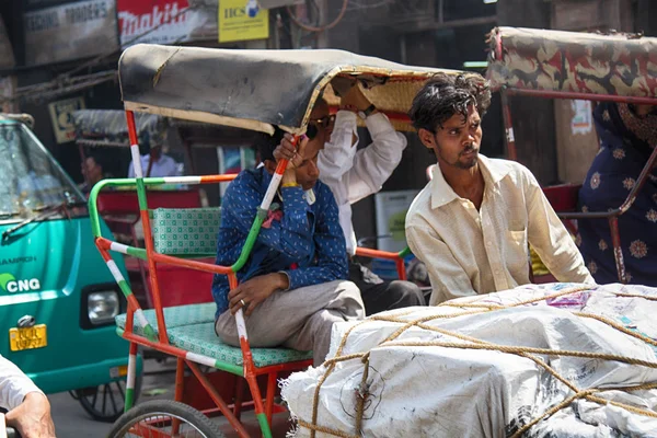 India Nueva Delhi Marzo 2018 Taxi Rickshaw Con Pasajero Transporte —  Fotos de Stock