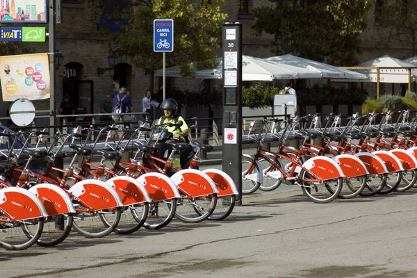 Barcellona Spagna Ottobre 2017 Bici Pubbliche Rosse Trasporti Pubblici Piazza — Foto Stock