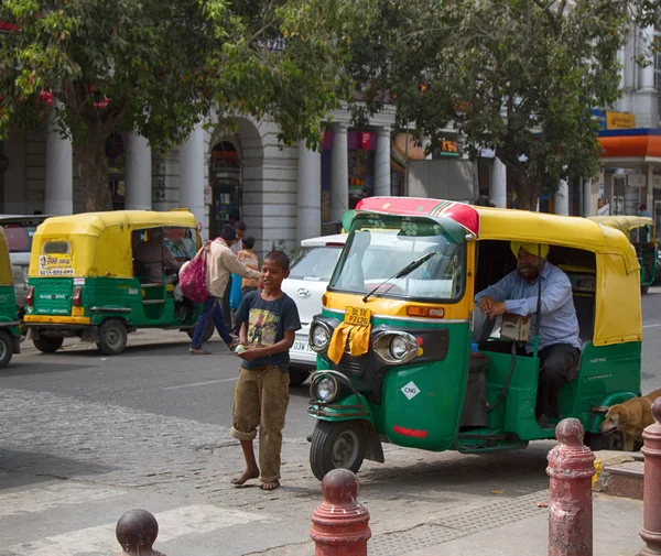Índia Nova Deli Março 2018 Táxis Rickshaw Nas Ruas Capital — Fotografia de Stock
