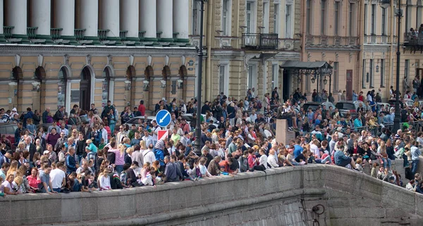 São Petersburgo Rússia Julho 2017 Festival Verão Marinha Pessoas Caminham — Fotografia de Stock