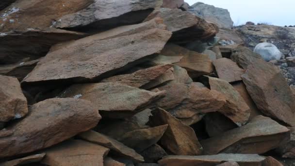 Ezilmiş granit patlamada paramparça — Stok video
