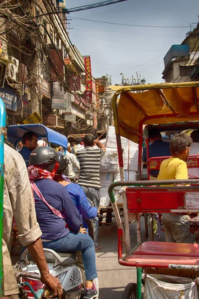 India Nueva Delhi Marzo 2018 Ricksha Taxis Pasajeros Carga Tráfico —  Fotos de Stock
