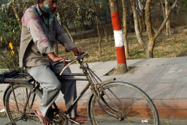 Hindistan, Yeni Delhi-Mart 1, 2018: bisikletçi Hint yakın çekim şehir.