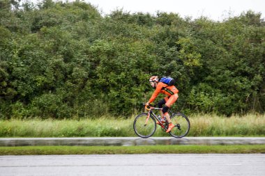 Tallinn, Estonya - 2 Eylül 2017: Bisiklet Park ve şehir dışında. Spor Bisiklete binme