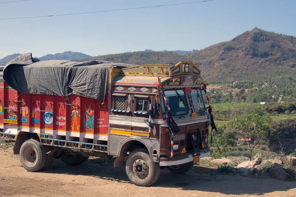 India Himalaya Marzo 2018 Coloridos Camiones Indios Carretera Transporte Mercancías — Foto de Stock