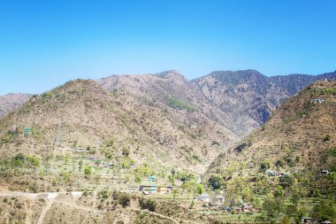 Himalayalar 'ın dışındaki Bahar Dağı manzarası