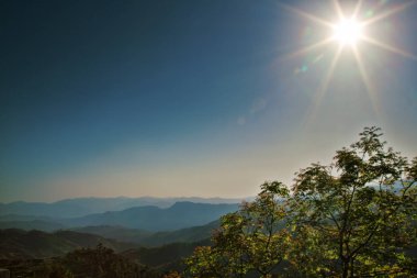 Bahar zamanının dağ manzaraları