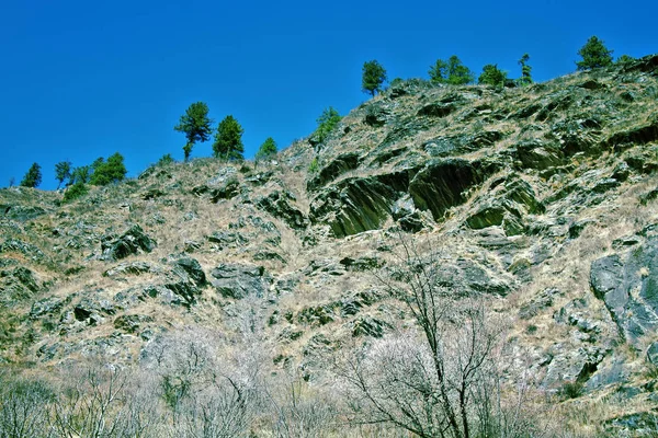 Paisagens montanhosas de tempo de primavera — Fotografia de Stock