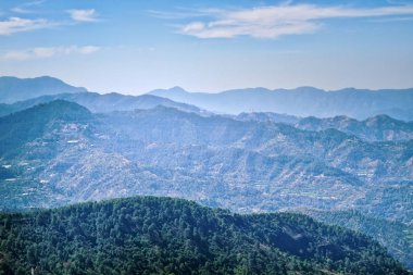 Bahar zamanının dağ manzaraları