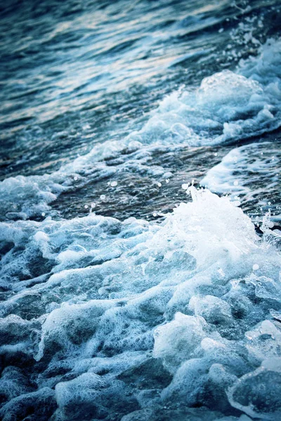 Ondas oceânicas durante a tempestade . — Fotografia de Stock