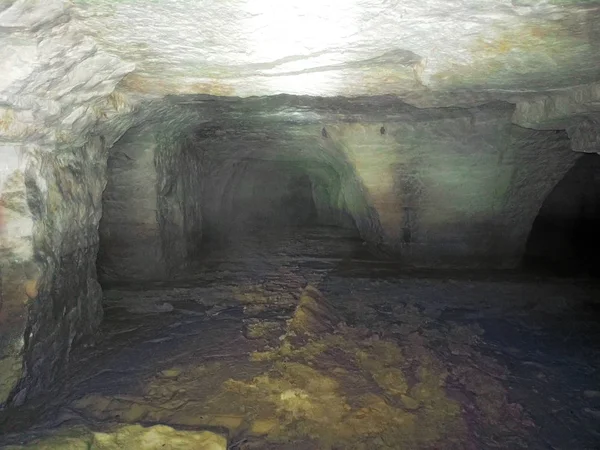 Cueva artificial bajo tierra viaje — Foto de Stock