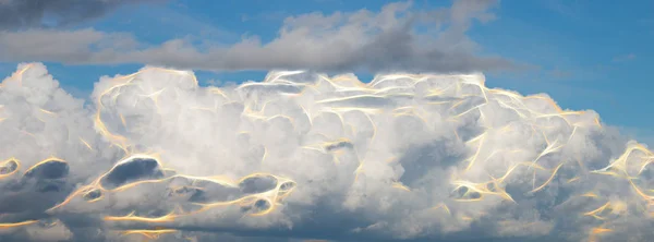 Abstrakte Wolken mit Energieblitzen — Stockfoto