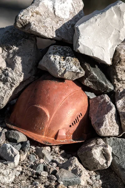 Working helmet on a pile of stones — 스톡 사진